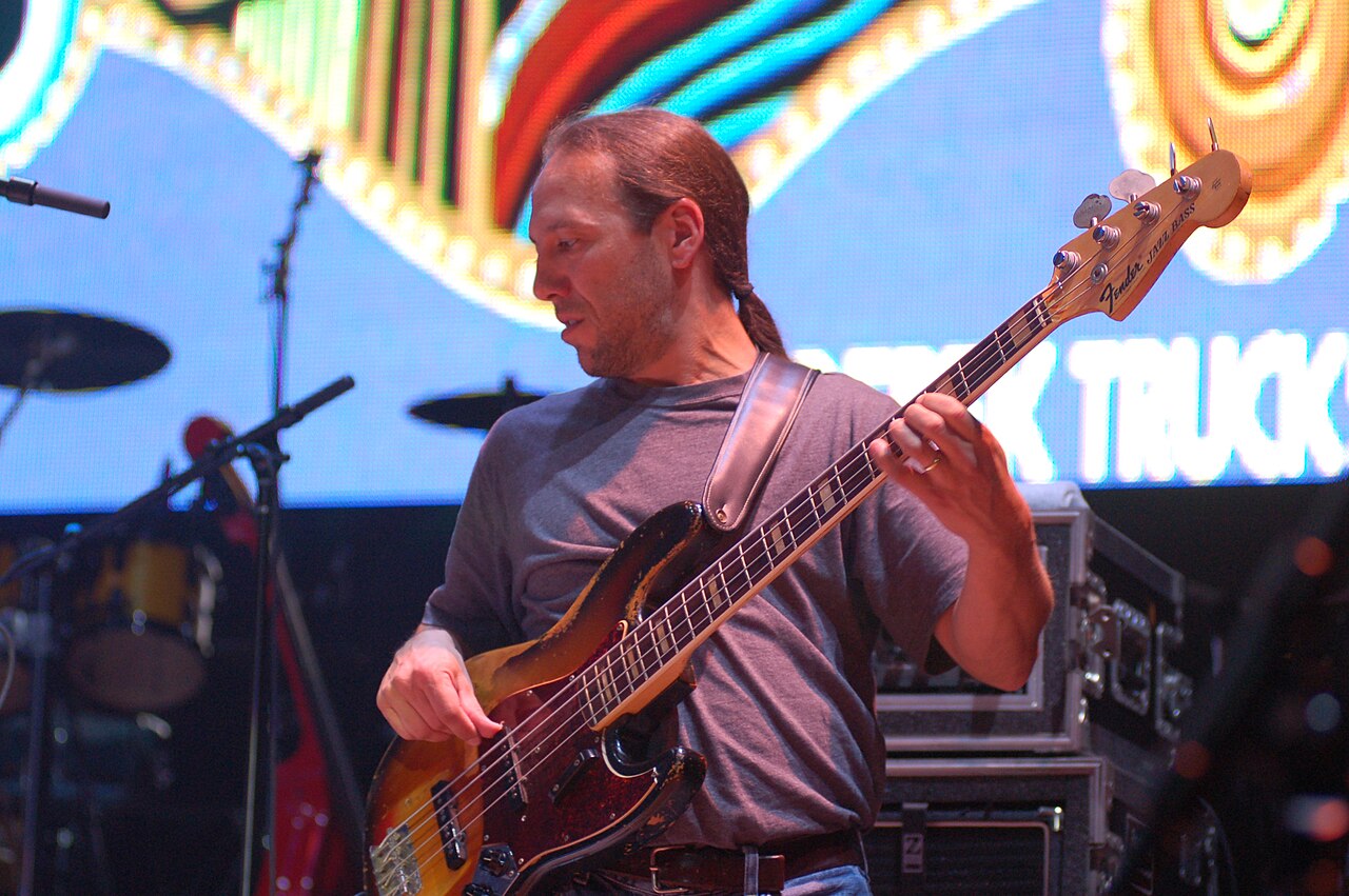 Fender Player Jazz Bass — 3-Tone Sunburst